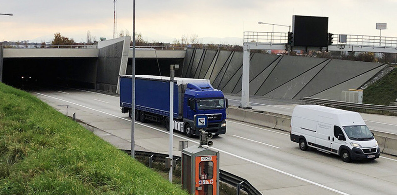 DAB+ Testbetrieb der ORS im Tunnel Rannersdorf und Vösendorf der S1 LKW auf Autbahn