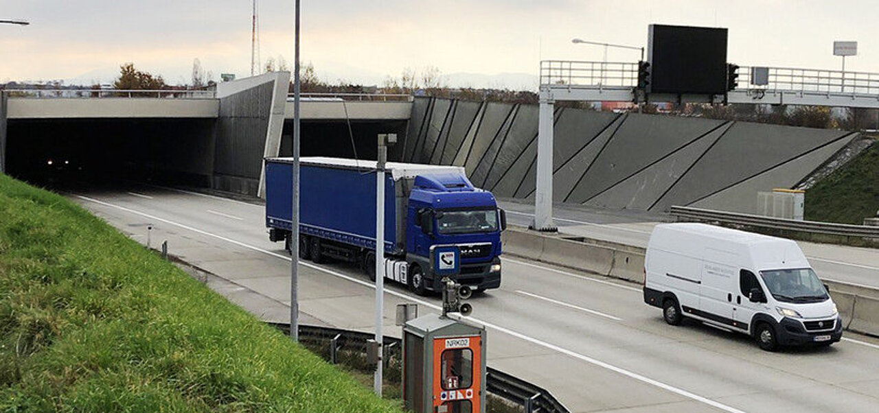 DAB+ Testbetrieb der ORS im Tunnel Rannersdorf und Vösendorf der S1 LKW auf Autbahn
