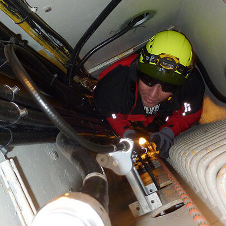 Techniker in Sendemast