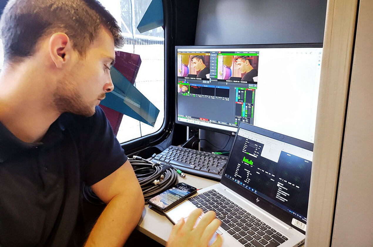 ORS trials live 5G broadcast transmission at the Donauinselfest in Vienna Technician on notebook