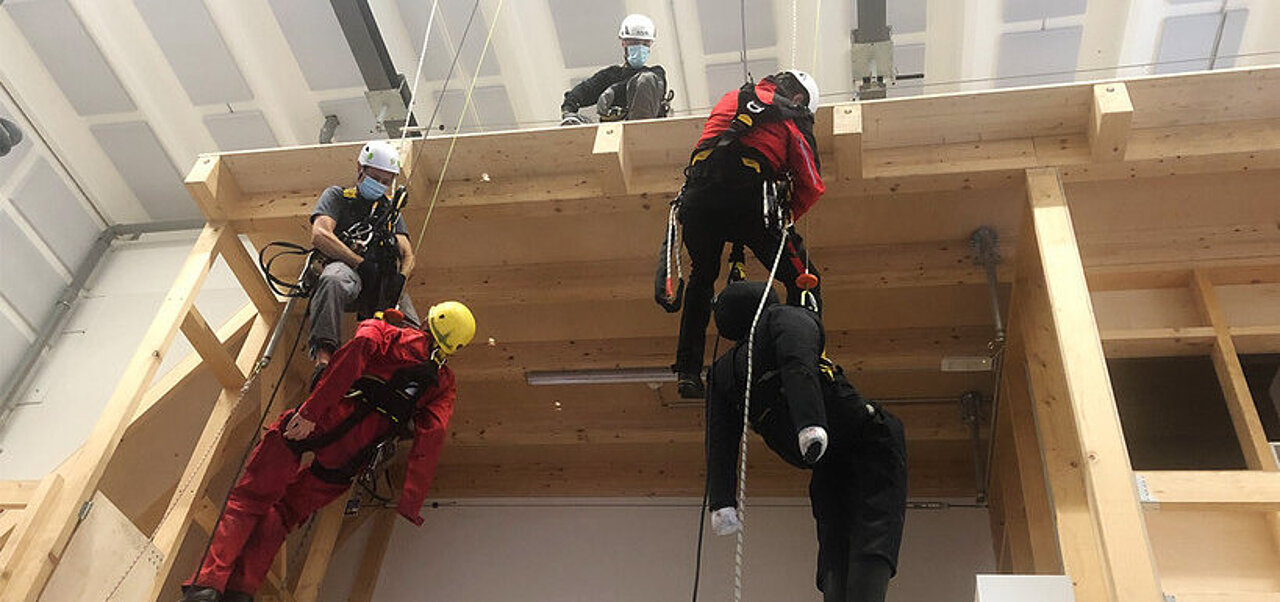 Abseilen bei Kletterkurs 