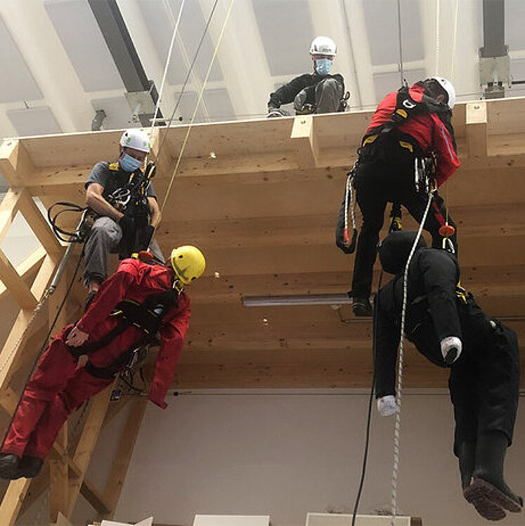 Abseilen bei Kletterkurs 