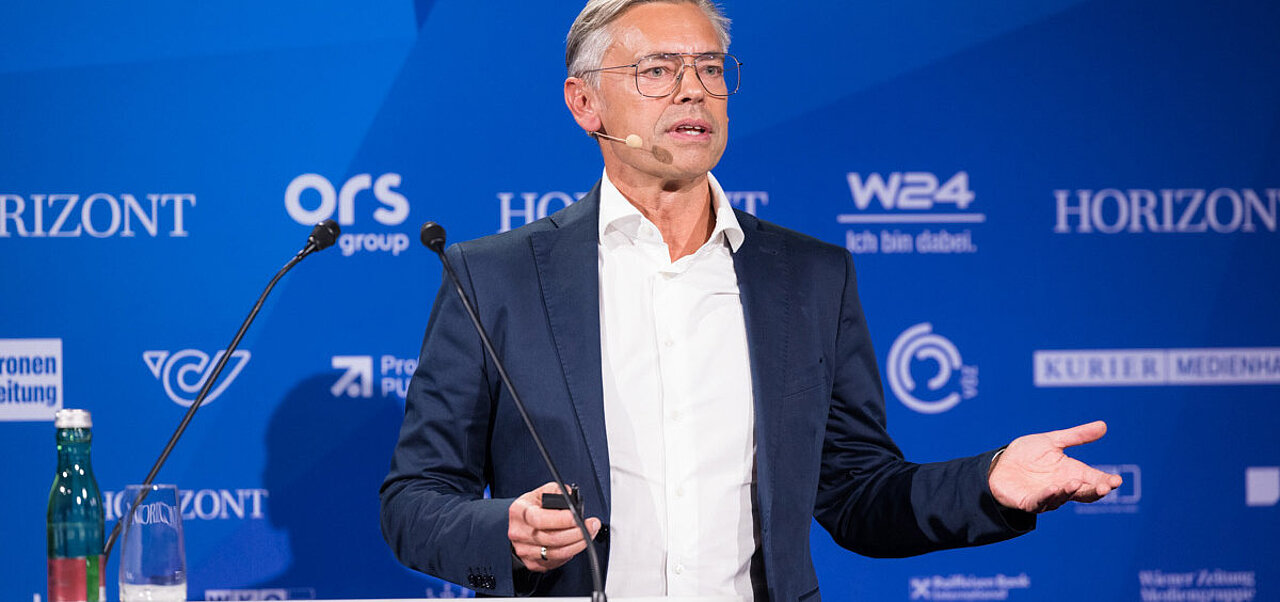 "Next Generation TV" as an opportunity: Innovative customer services through 5G Broadcast Michael Wagenhofer CEO ORS