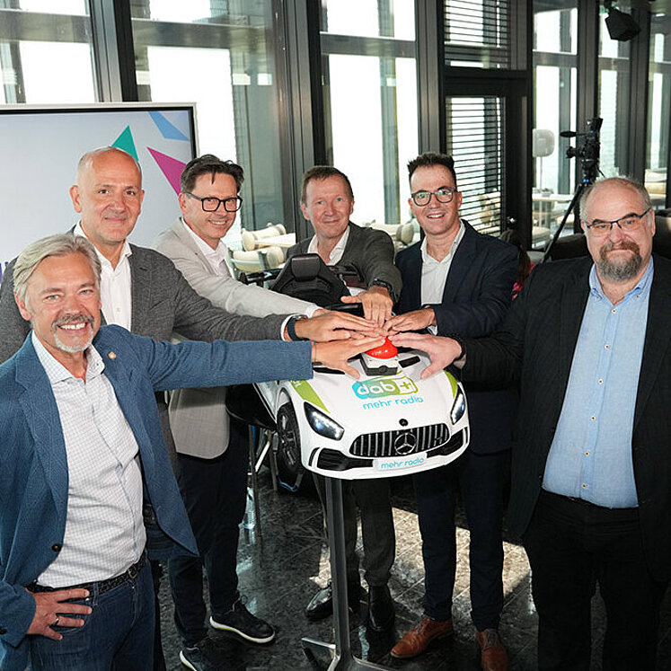 Gruppenfoto Buzzer-Drücken