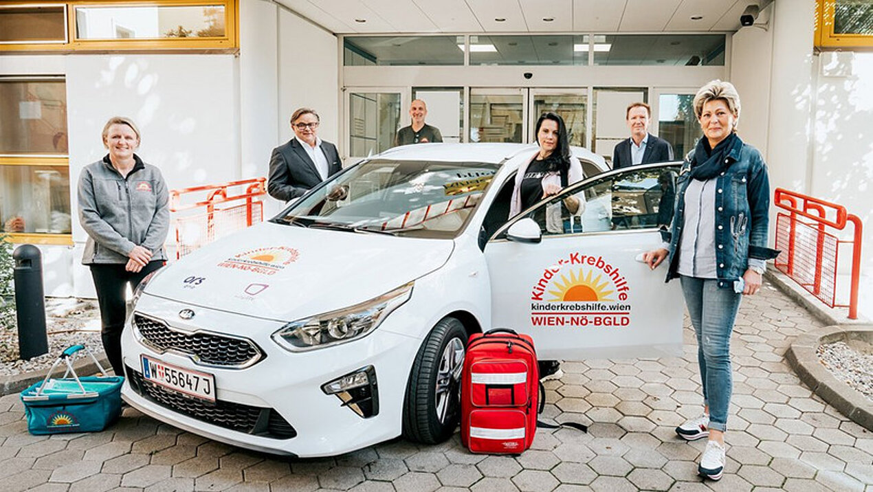 ORS übergibt Auto an Kinder-Krebshilfe WIEN-NÖ-BGLD Auto mit Gruppe
