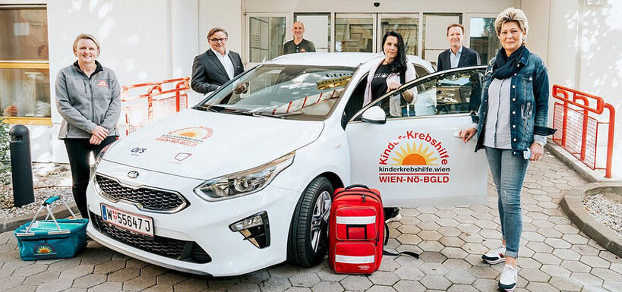 ORS übergibt Auto an Kinder-Krebshilfe WIEN-NÖ-BGLD Auto mit Gruppe