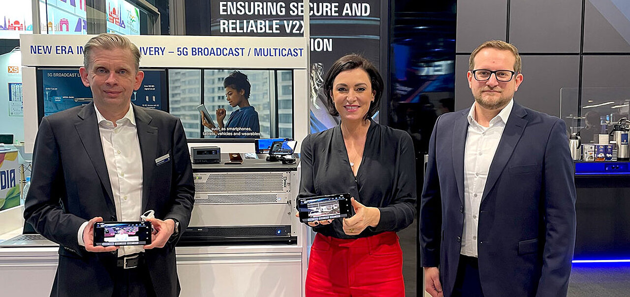 Peter Riedel, Elisabeth Köstinger and Johann Mika bei MWC Barcelona