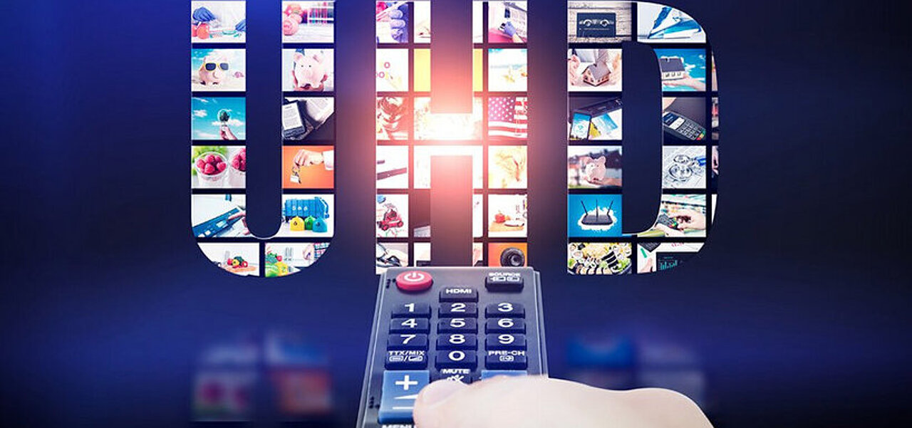 UHD Logo mit Fernbedienung