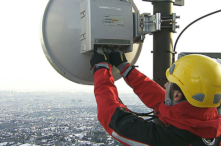 ORS: Radio broadcasting via VHF Broadcast technician at work