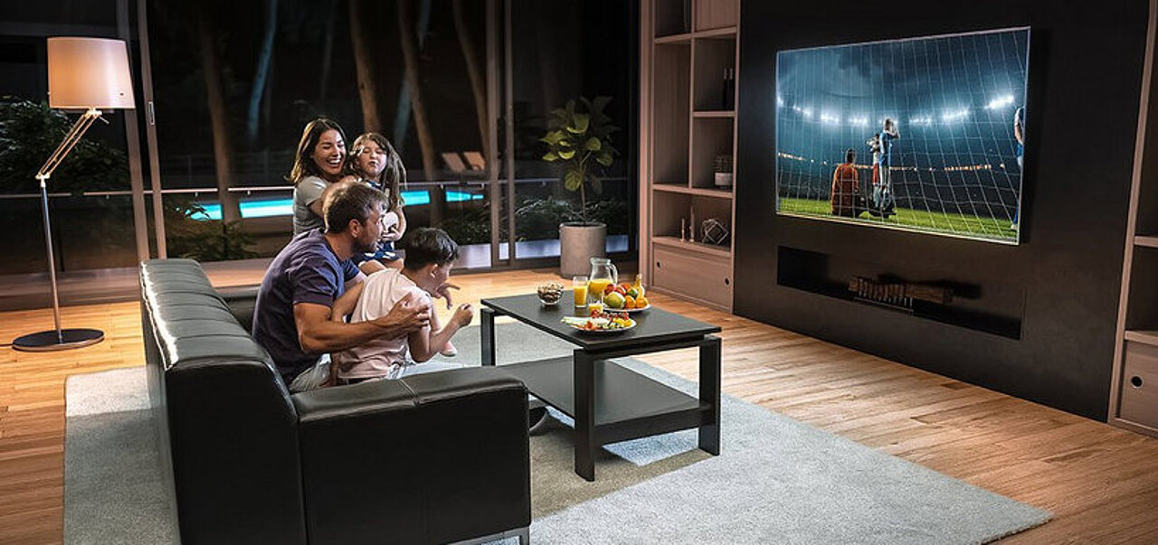 Familie beim Fernsehen