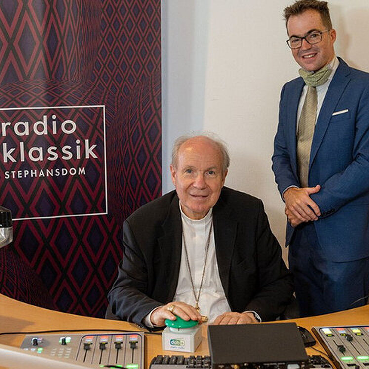 Kardinal Christoph Schönborn im Radiostudio