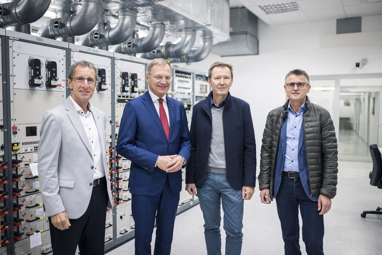 Rundfunk im Krisenfall: OÖ-Landeshauptmann Stelzer besucht ORS-Sendeanlage in Linz OÖ-Landeshauptmann Stelzer besucht ORS-Sendeanlage