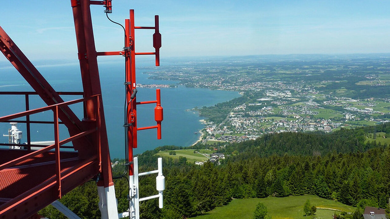 DAB+ Multiplex "Kanal 8B" an der Sendeanlage Pfänder gestartet Sendemast mit Blick auf Bodensee