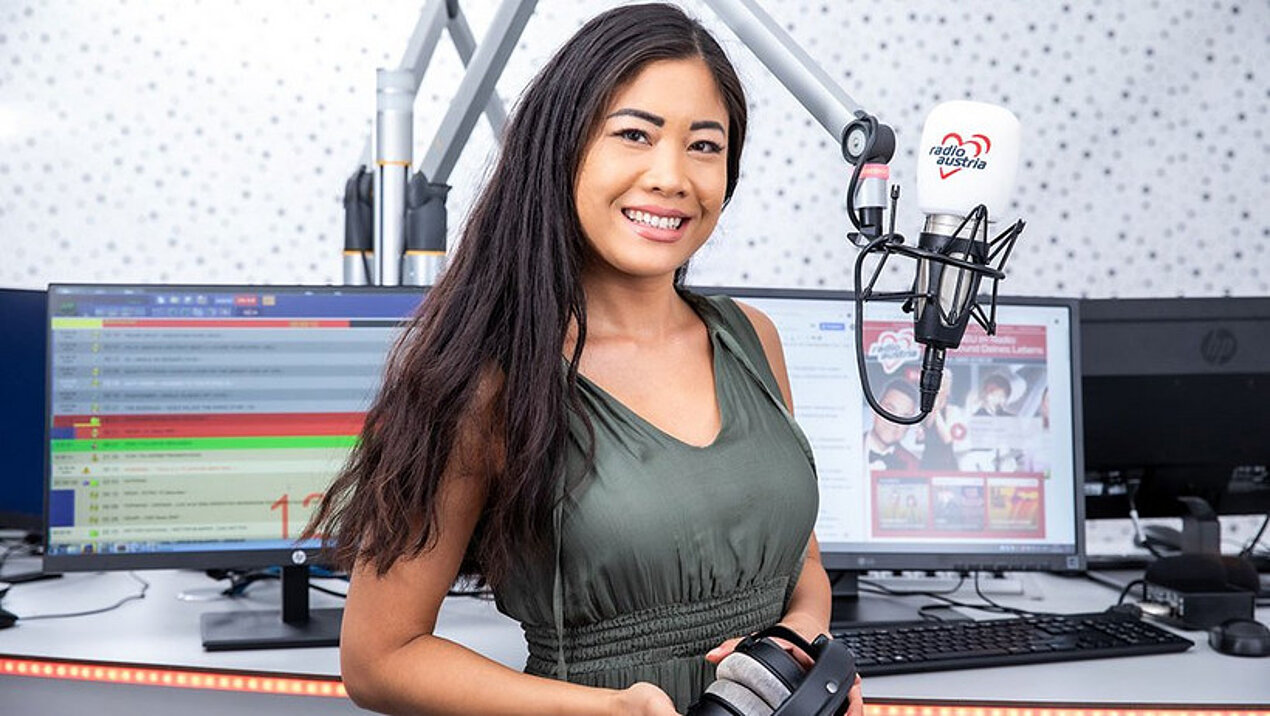 DAB+: Ab sofort mehr Reichweite für Radio Austria Radio Austria Programmchefin und Moderator in Vina Aquarina